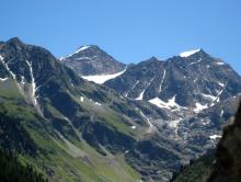 Bilck auf mehrere Berggipfel